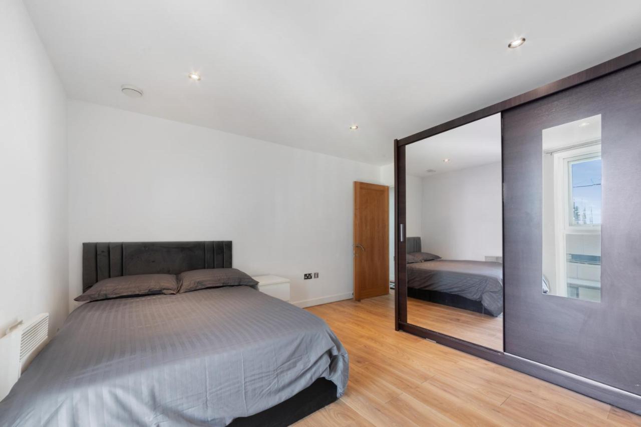 Excel 3 Bedroom Apartment Near City Airport And O2 Arena London Bagian luar foto