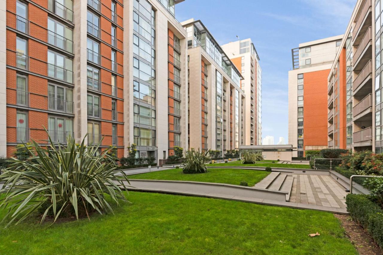 Excel 3 Bedroom Apartment Near City Airport And O2 Arena London Bagian luar foto